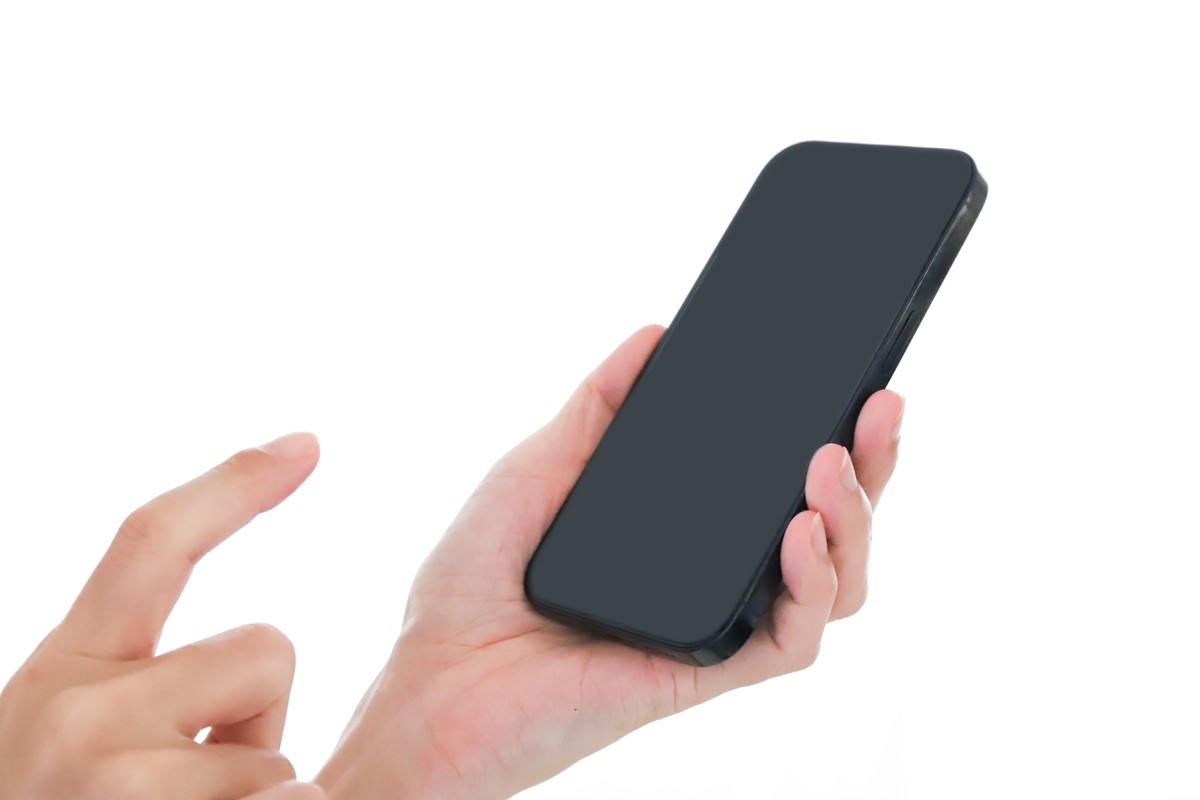 iPhone 15発表の裏で「13mini販売終了」を嘆く声 小型スマホ好き