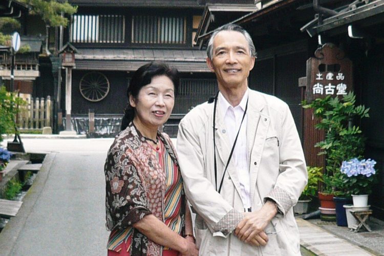 忙しい合間をぬって国内旅行したことも（右から森村誠一さんと妻・千鶴子さん）