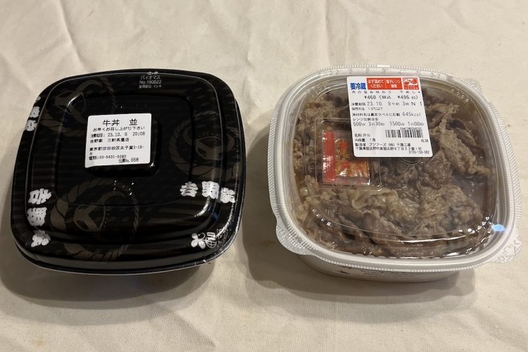 左から、吉野家『牛丼』並盛（テイクアウト460円）とセブン-イレブン『肉の旨み味わう　牛めし』（496円）