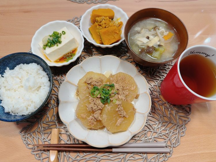 「旬の食材は栄養価が高く、なおかつ安く手に入るため、旬を取り入れたメニューにするだけで自然と健康と節約につながる」と、モコさん（本人提供）