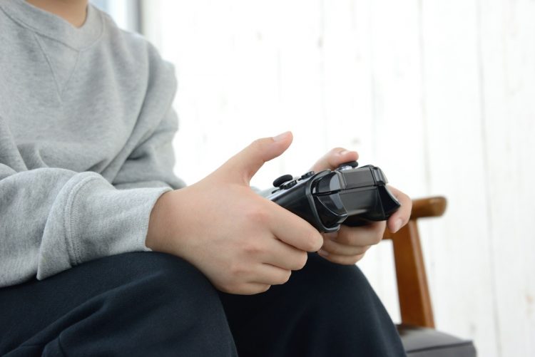 ゲームとなると急に言葉遣いが悪くなる子供たちも（写真：イメージマート）