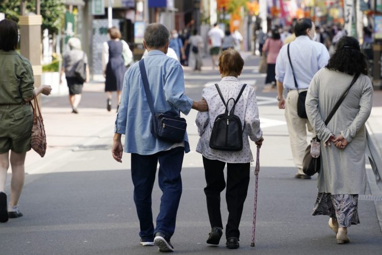 理想的な晩年の過ごし方は多種多様。ニーズに合わせたビジネスチャンスがある（写真はイメージ／時事通信フォト）