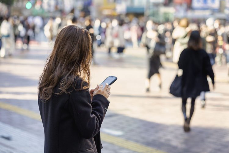 どこで生徒や保護者に遭遇するかわからない現実（イメージ）