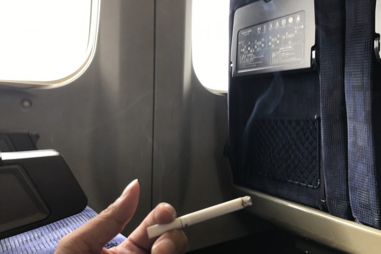 かつて新幹線にあった喫煙車。座席に着いて一服するのが楽しみだったという人は少なくない