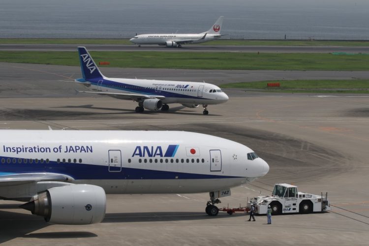 原油価格高騰は航空会社の株価にも影響を及ぼしている（写真：イメージマート）