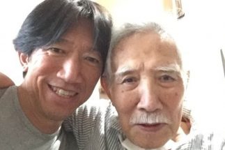 2017年に他界した藤村俊二さん（右）と長男の亜実氏