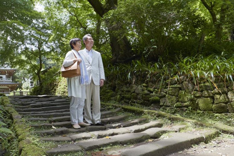 シニアの旅行で重視すべきは値段だけではない（写真：イメージマート）