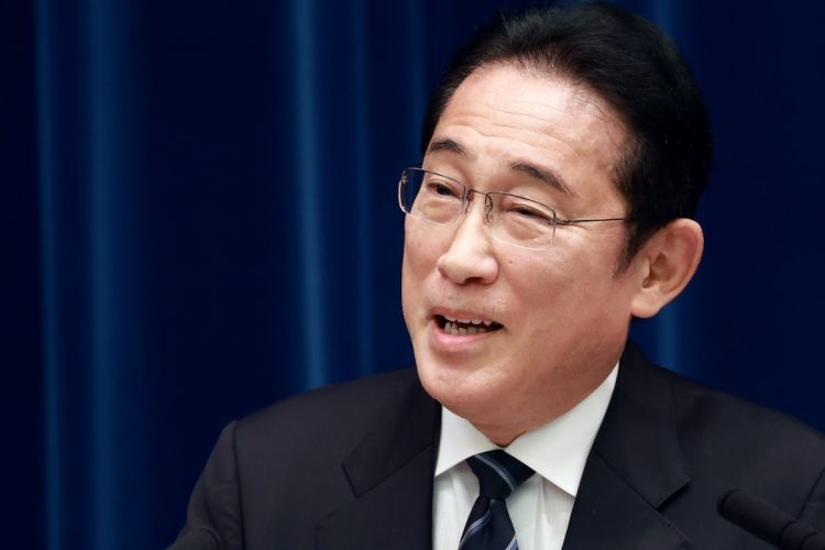 「増税メガネ」と呼ばれることについて答える岸田首相（時事通信フォト）