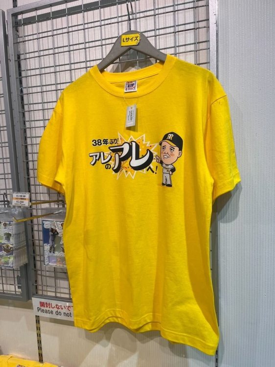 シャープ産業のTシャツは人気の目玉商品だ