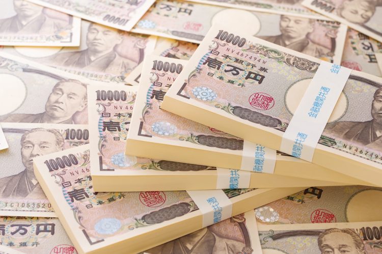 宝くじの高額当せん金をどう使うか（写真／AFLO）