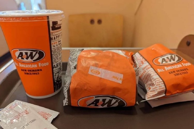 沖縄のハンバーガーチェーン『A＆W』