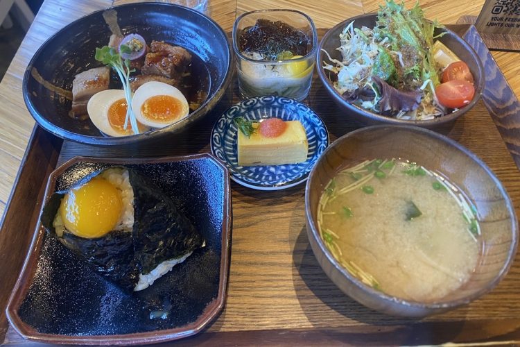 バンクーバーの「Takenaka Onigiri Cafe」のランチスペシャルセット（約2400円）