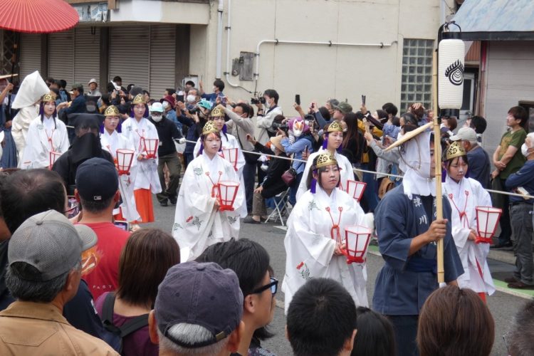 オフ会の前日、狐の嫁入り行列は5万人を超える来場者で賑わった