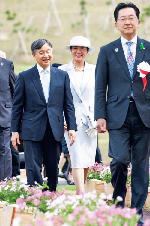 式典の行われた「高田松原津波復興祈念公園」（陸前高田市）に到着された際の一枚（写真／JMPA）