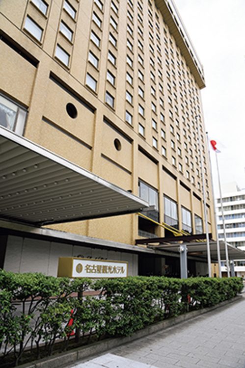『名古屋観光ホテル』（愛知県名古屋市中区錦1-19-30）。1936年開業。インルームチェックアウトなど利便性も◎