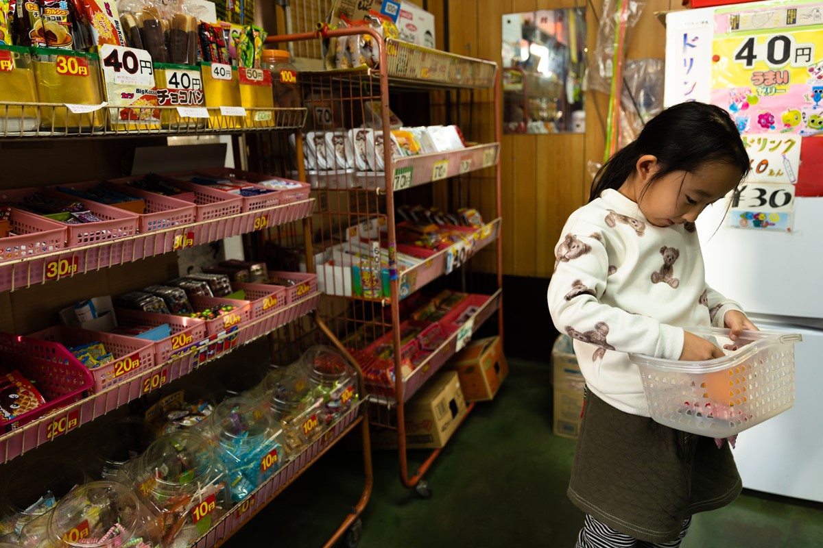 遠足のおやつ】かつて300円で買えたお菓子は「今買ったらいくらか 