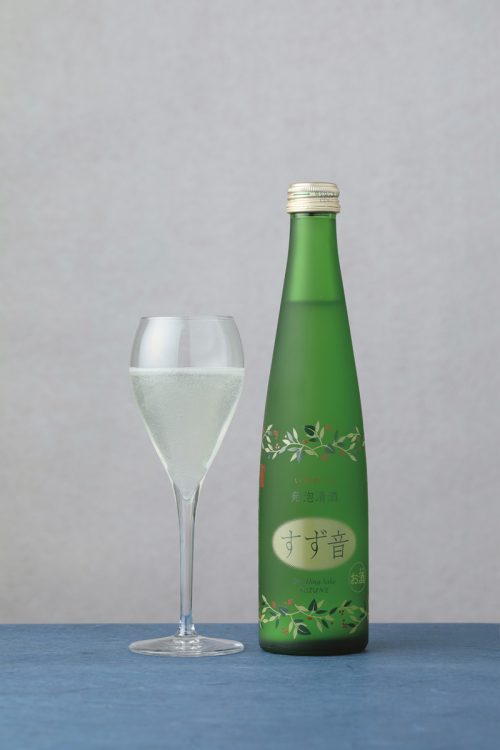 『一ノ蔵 発泡清酒 すず音』一ノ蔵（宮城県）880円（300ml）：スパークリング日本酒のパイオニア的存在。シャンパンと同じ瓶内二次発酵を採用。繊細な泡、柔らかな甘酸っぱい味わいが特徴