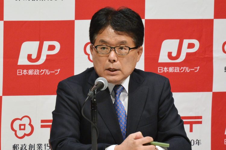 郵便事業は限界を迎えつつある（日本郵政の増田寛也社長。時事通信フォト）