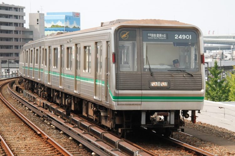 Osaka Metro中央線の電車には、パンタグラフが付いていない