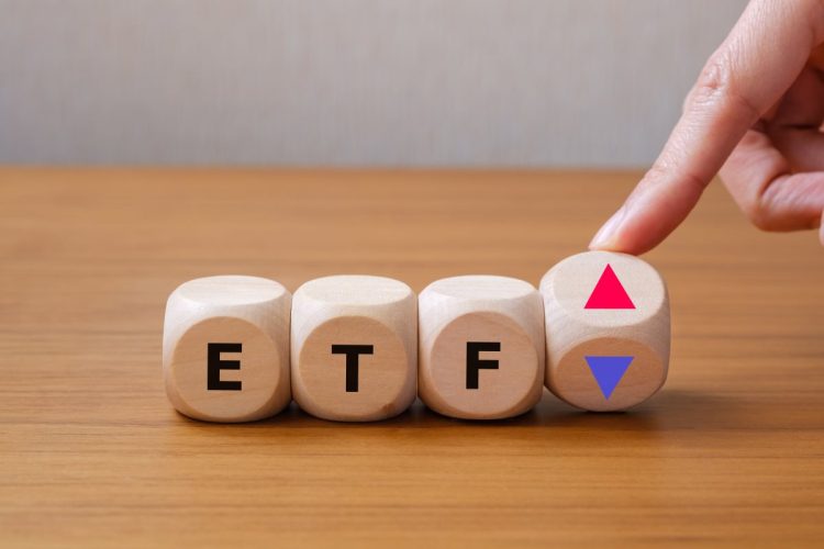 積立投資にETFを活用する場合の注意点とは？（写真：イメージマート）