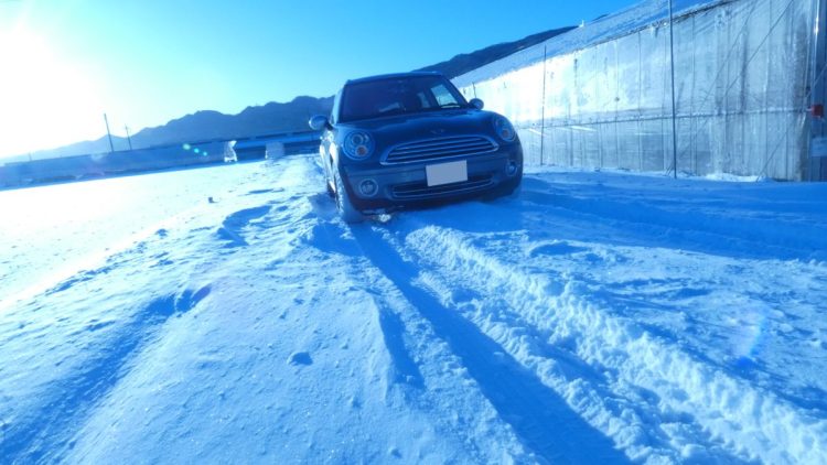 10センチを超える深めの雪道もスリップも少なく進んでいく