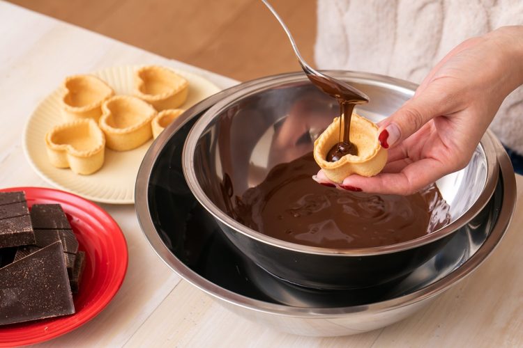 バレンタインに手作りチョコは定番のように思えるが…（イメージ）