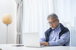 気付けば老後資産が枯渇しているというケースも（写真：イメージマート）