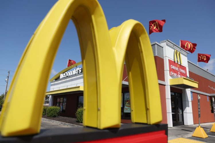 マクドナルドをはじめ、多くの大企業が不動産利益を同時に得る形態をとっている（Getty Images）