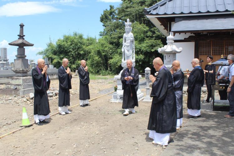 「誰もが入れて、出ていくのも自由。必要な時だけ使っていただければそれで十分です。そういう自由な運営姿勢が口コミで広がり、“車でちょっと寄ってみた”という方もいらっしゃる。そうした方に葬儀や法事を依頼されることも結構あります」