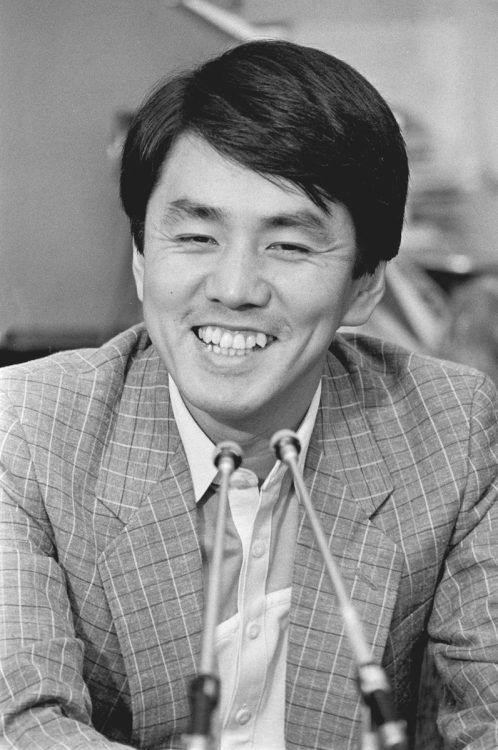 赤川次郎／作家のトップ10入りは1977年の森村誠一以来2人目。この年から3年連続ランクインを果たした（時事通信フォト）