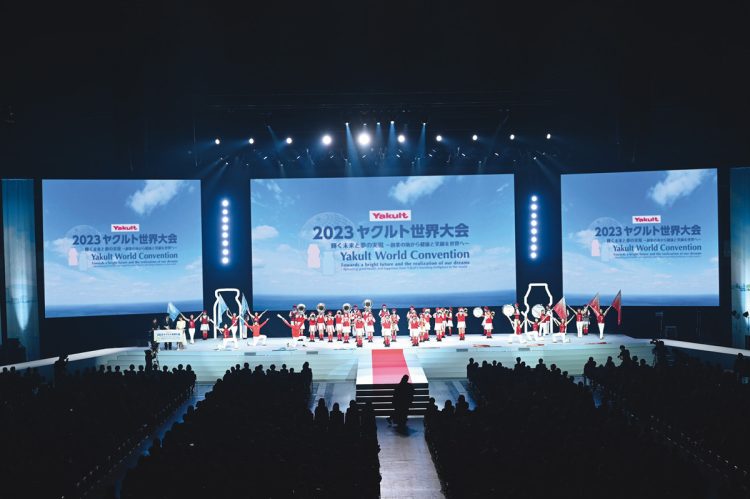 世界40か国・地域から約3000人のヤクルトレディたちが集結した「ヤクルト世界大会」が昨年11月に創業の地・福岡で5年ぶりに開催