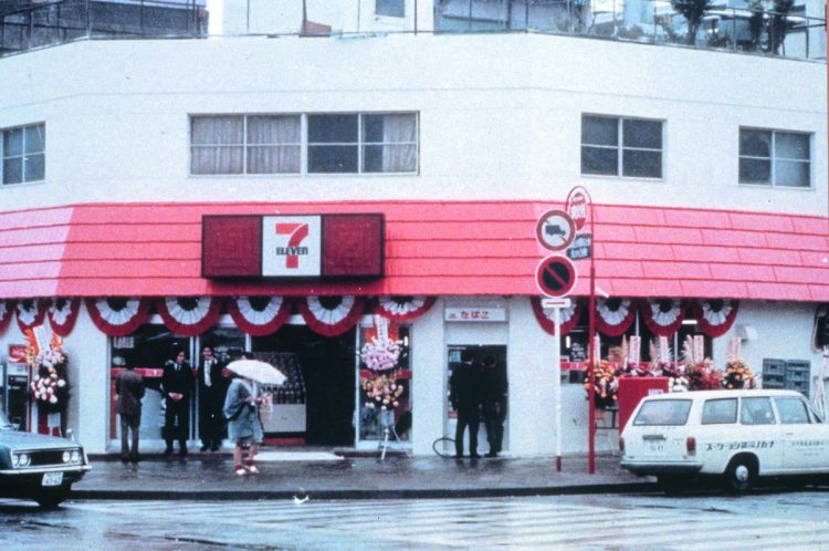 1974年5月：セブン-イレブンが東京都江東区に1号店「豊洲店」オープン（同社提供）