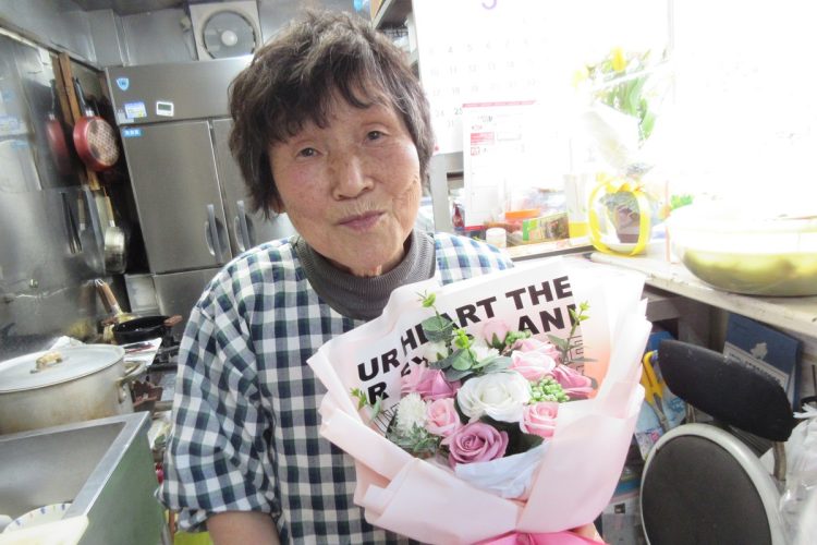 80歳で引退する、うどん店のおばちゃん