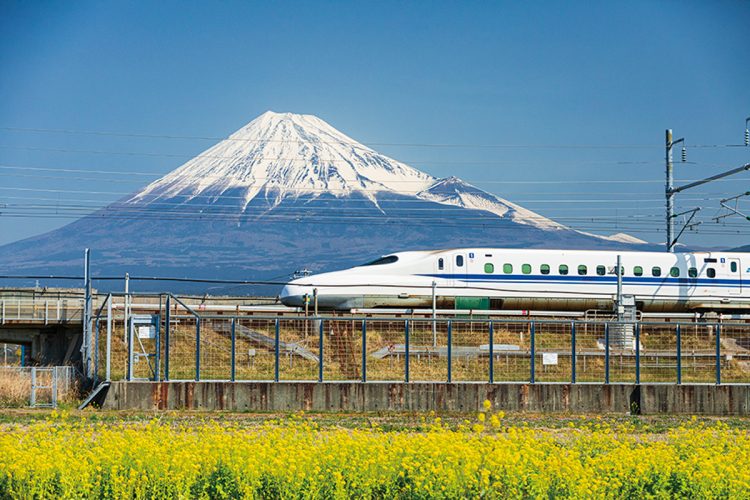 JR各社「ジパング倶楽部」の年会費は個人会員3840円。詳細はネットで検索（写真／AFLO）