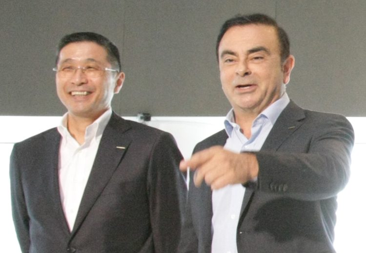 元日産社長・西川廣人氏（左）がカルロス・ゴーン被告との本当の関係性を明かす（2017年撮影／共同通信社）