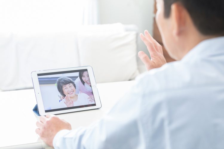 “親不孝”に見えるやり方のほうが、良好な親子関係を維持できるという（イメージ）