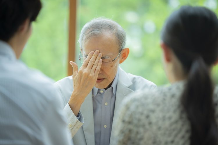 実家じまいが親子関係にまで影響するケースも（イメージ）