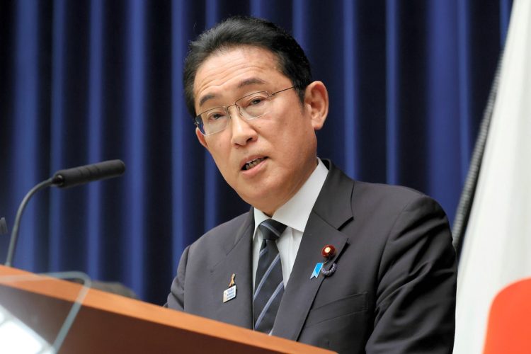 定額減税の裏で進む負担増を見逃してはいけない（岸田文雄・首相／時事通信フォト）