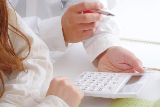 【お金が貯まらない人の貧乏習慣】家計管理ができないのにNISA優先は本末転倒　見直すべきは、食費や電気代の変動費ではなく、スマホ代や保険などの固定費