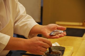高級グルメも楽しむ訪日客も増えている（イメージ）