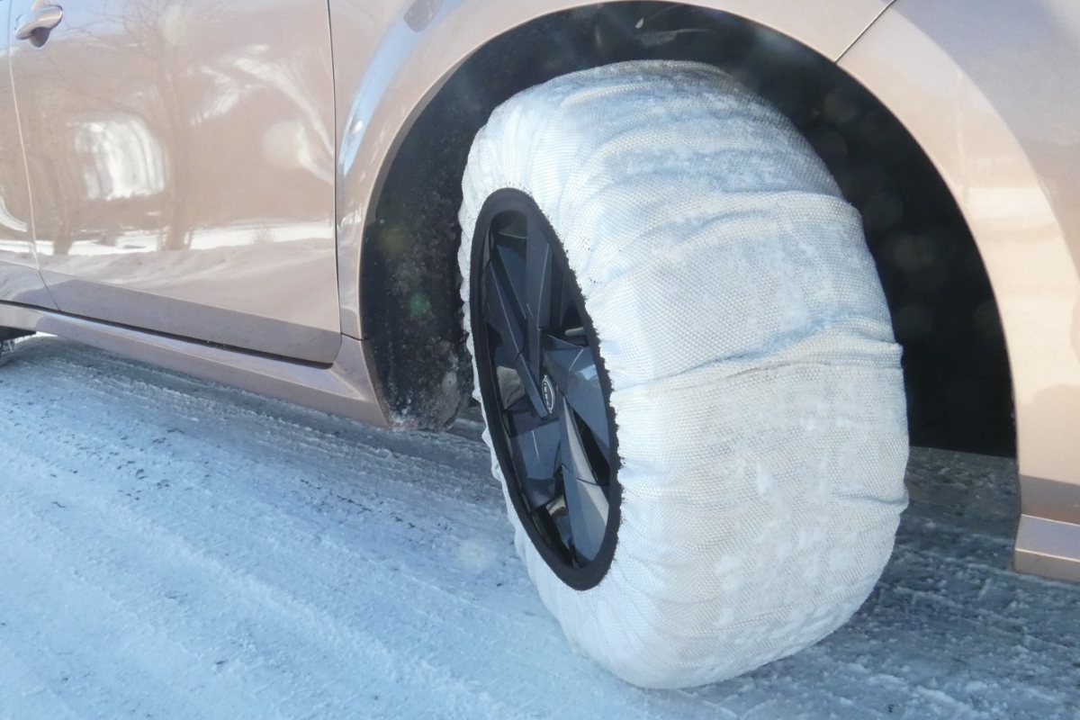 5分あれば余裕で装着完了」話題の布製タイヤチェーン「イッセ・スノー