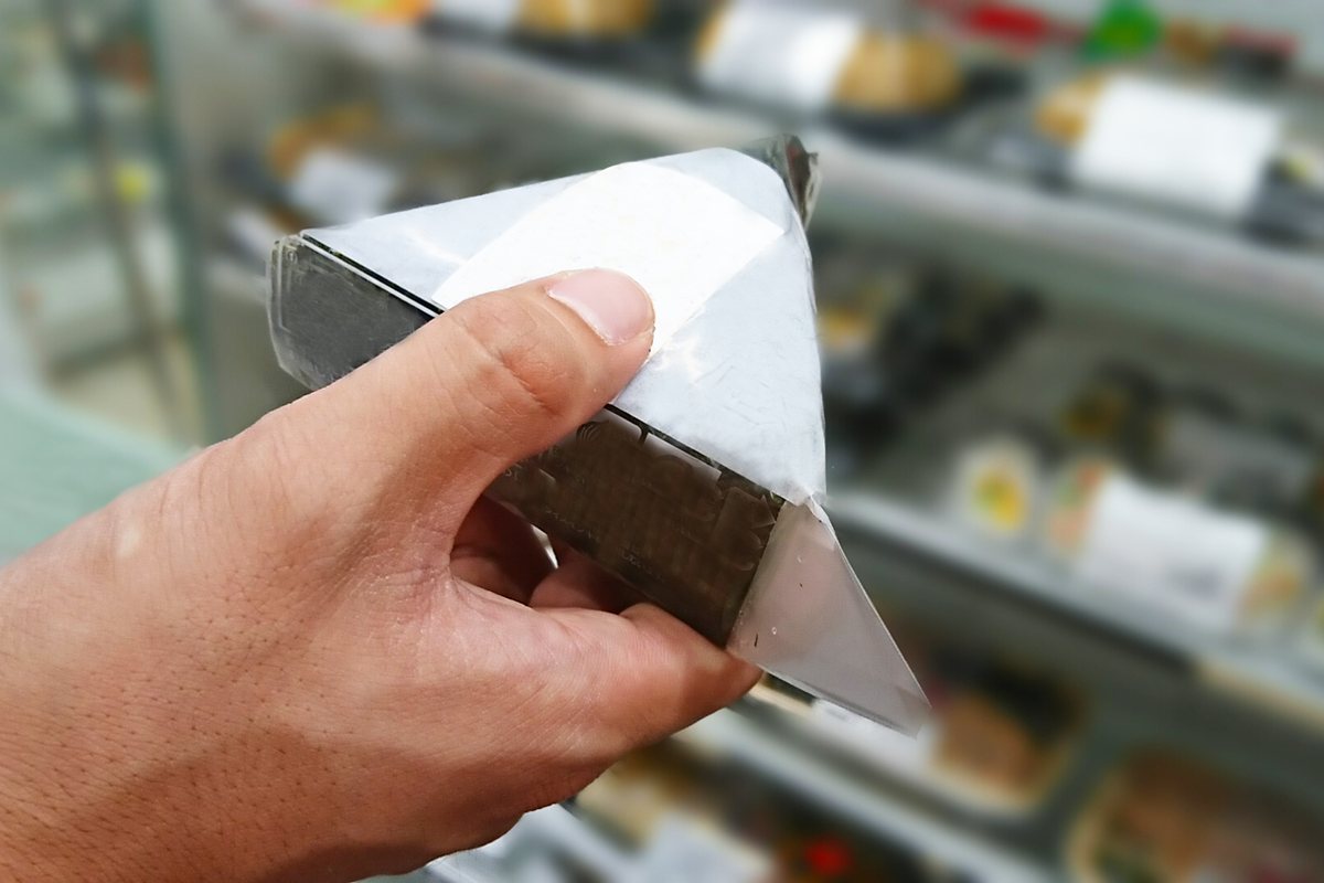 包装されてて見た目は“無傷”だけど…」スーパーやコンビニで「床に