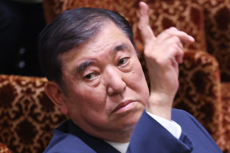 政局次第では株式市場に影響を与える可能性も考えられるという（石破茂・首相／時事通信フォト）