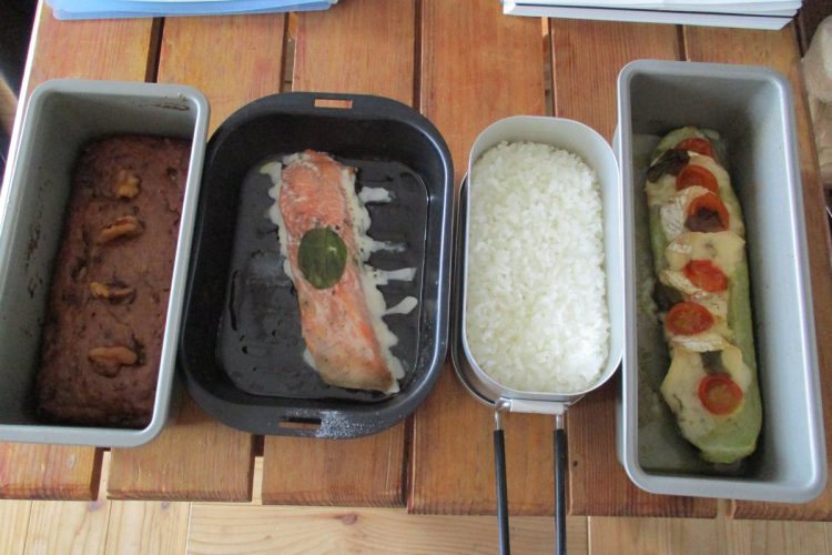 ソーラークッカーでご飯が炊け、パウンドケーキも焼ける