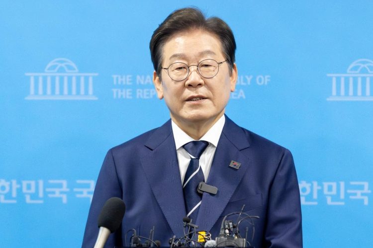 大統領候補として支持率トップを独走する李在明氏（NurPhoto via/AFP）