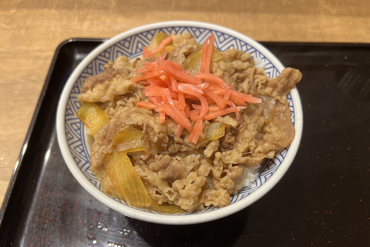 吉野家「牛丼大盛740円に値上げ」の背景にあるのは「並盛はワンコイン