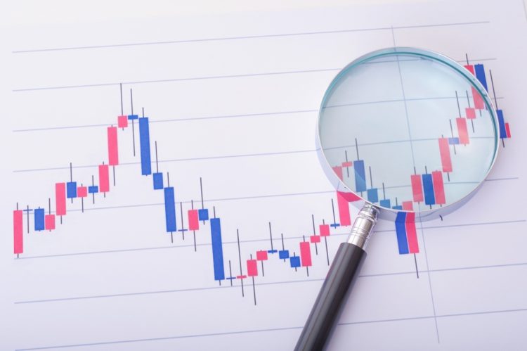 ローソク足から売買タイミングを判断することも（写真：イメージマート）