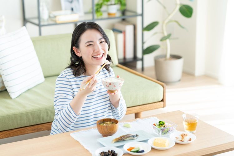 いまの「お茶碗1杯分」のコメ価格を基準に考える(写真:イメージマート)