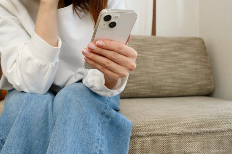 男女問わず被害が急増している「AIディープフェイク動画」(イメージ)