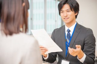 「その場が凍りつきました…」Z世代の“物言う新入社員たち”に先輩社員も狼狽　「“3年頑張れば”と励ましたら逆ギレされ…」「テレビCM制作会議で『テレビ見ない』発言」